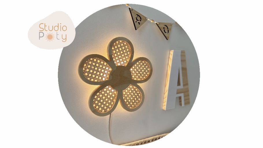Luminária de Parede Flor com Palhinha
