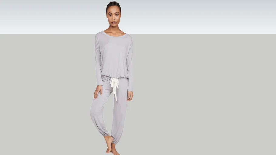 woman 2D face me home pijama relax standing