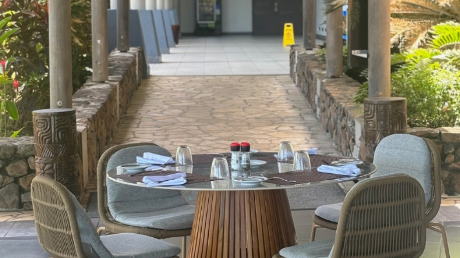 OUTDOOR FURNITURE 