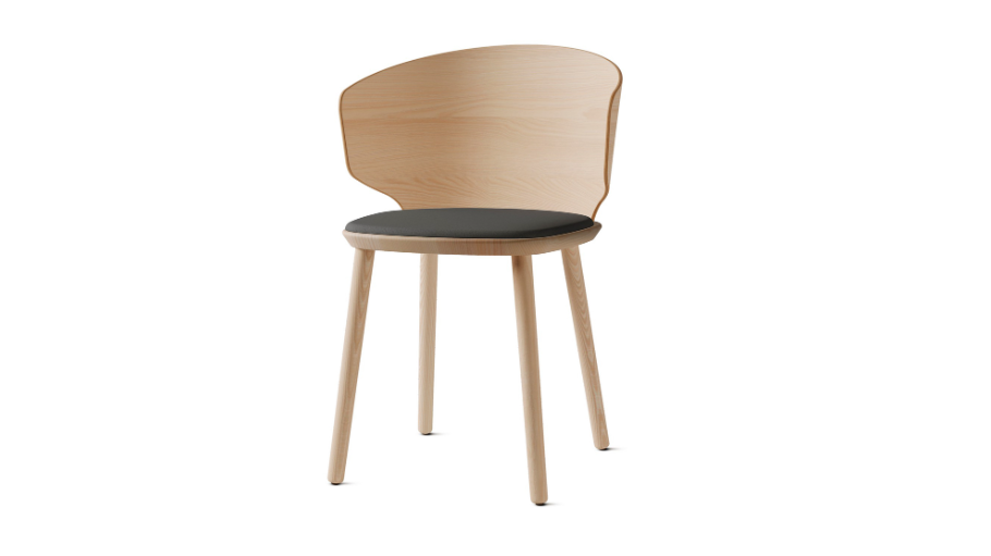 Alcor armchair with wooden legs