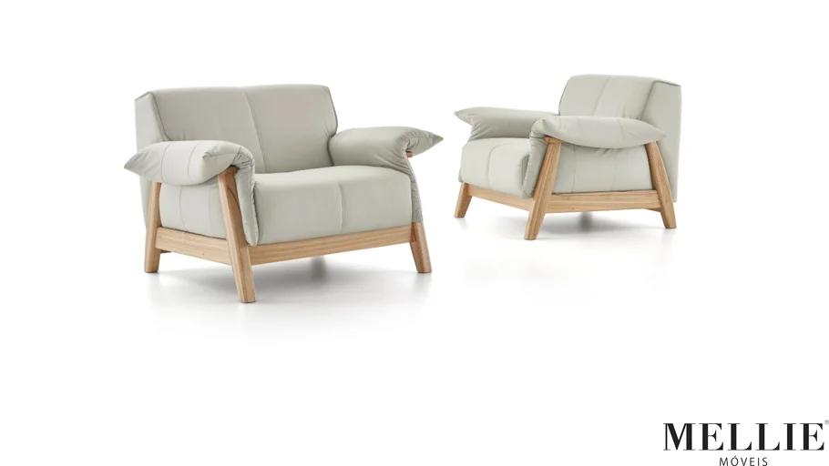 LOUNGE CHAIR