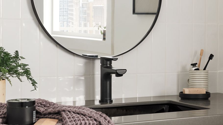 FLUTE™ BATHROOM COLLECTION