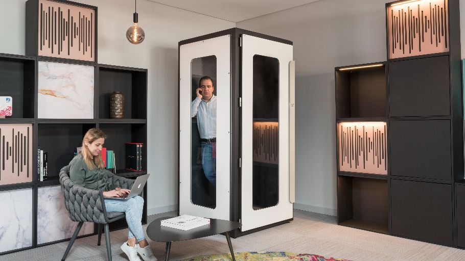 VicBooth Office / The acoustic booth for the future office