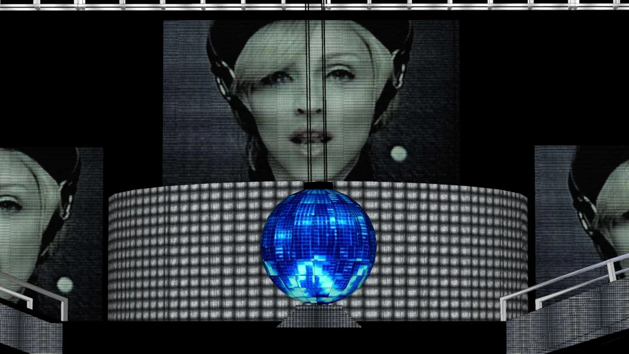 Confessions Tour Stage.