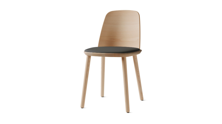 Alcor chair with wooden legs.